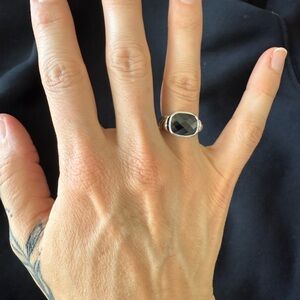 Elegant Black Silver Ring